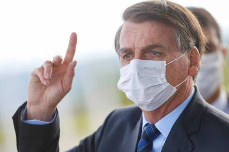 Bolsonaro publica MP que atenua punição de funcionários públicos durante pandemia